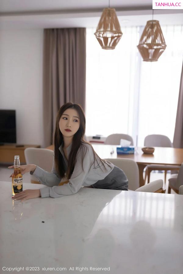 [XiuRen]高清写真图 2023.06.28 No.6989 杏子Yada 短裙美腿